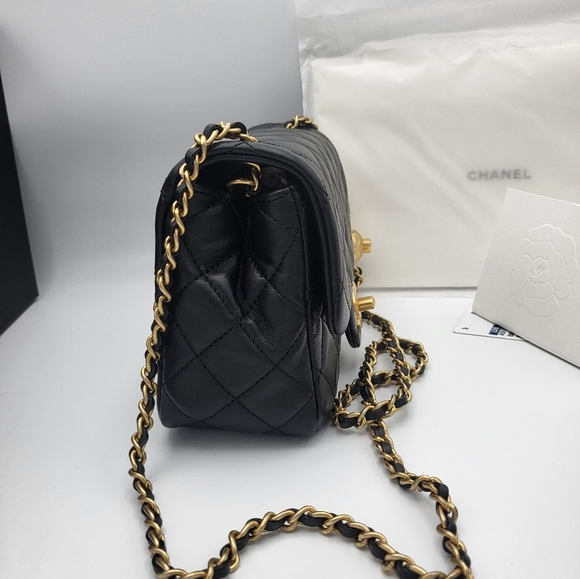 Excellent condition 2022 authentic Chanel 22B square mini Pearl Crush - Picture 13 of 17